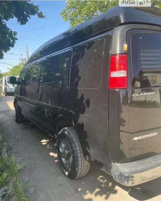 Автомобиль Chevrolet Express