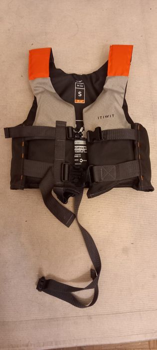 Colete de ajuda à flutuação.