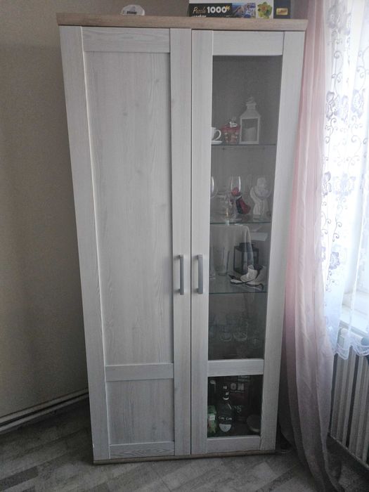 Meble brw białe z przebiciami drewna