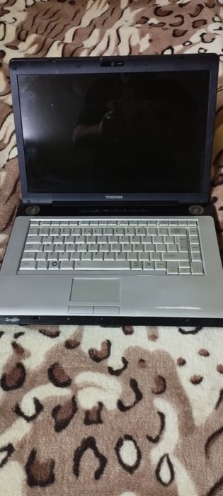 Sprzedam używany laptop.