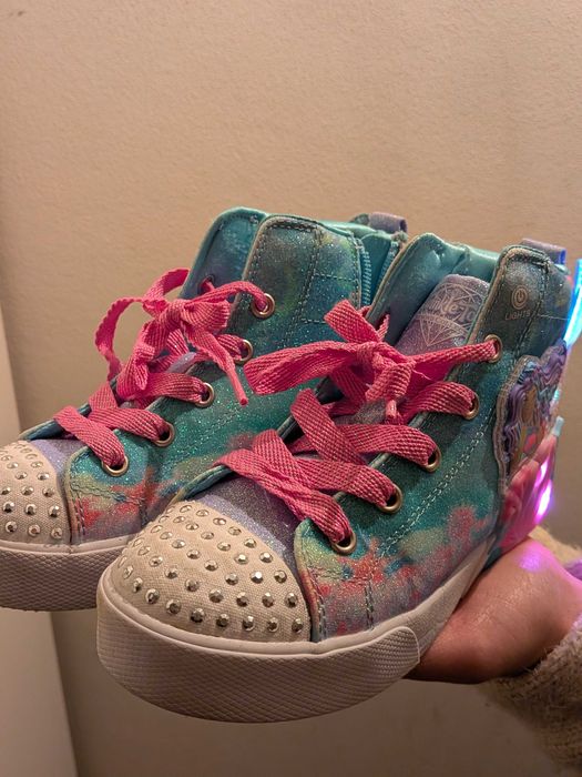 Sapatilhas de menina com luzinhas