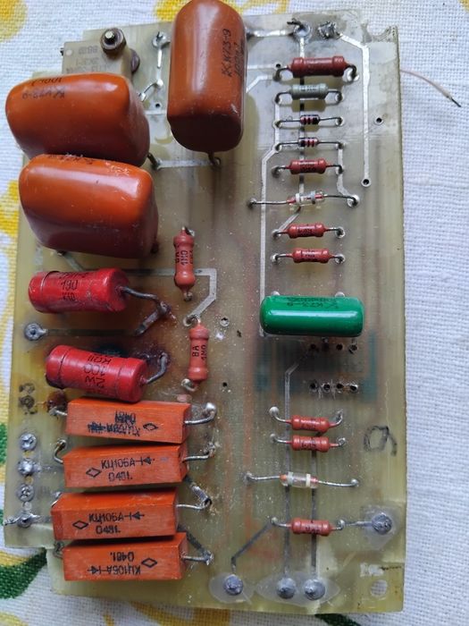 Платы с радиодеталями времен ссср.