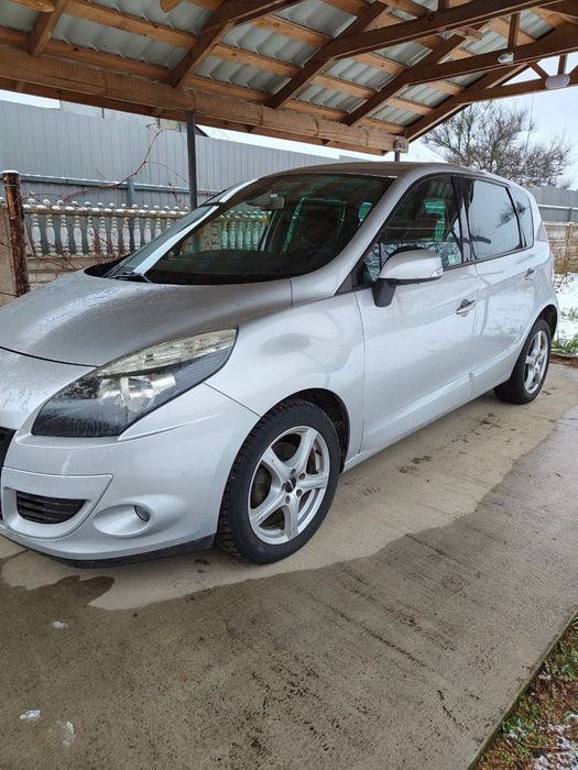 Продам своє авто Рено Сценік 2011 року.