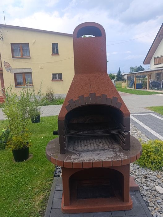 Używany grill ogrodowy
