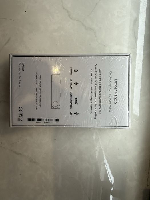 Ledger Nano S — апаратний криптогаманець (новий, запечатаний)