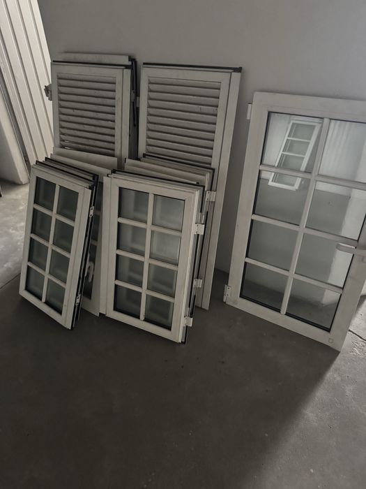 Conjunto janelas e portas e portadas em aluminio lacado