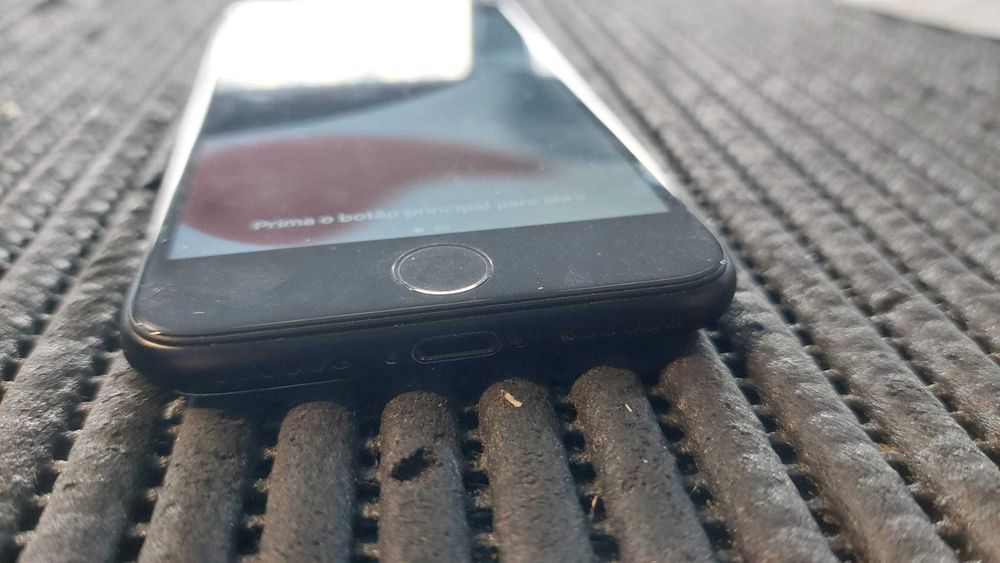 iPhone SE 2020 Usado com ecrã e bateria NOVA!!64730023827075123
