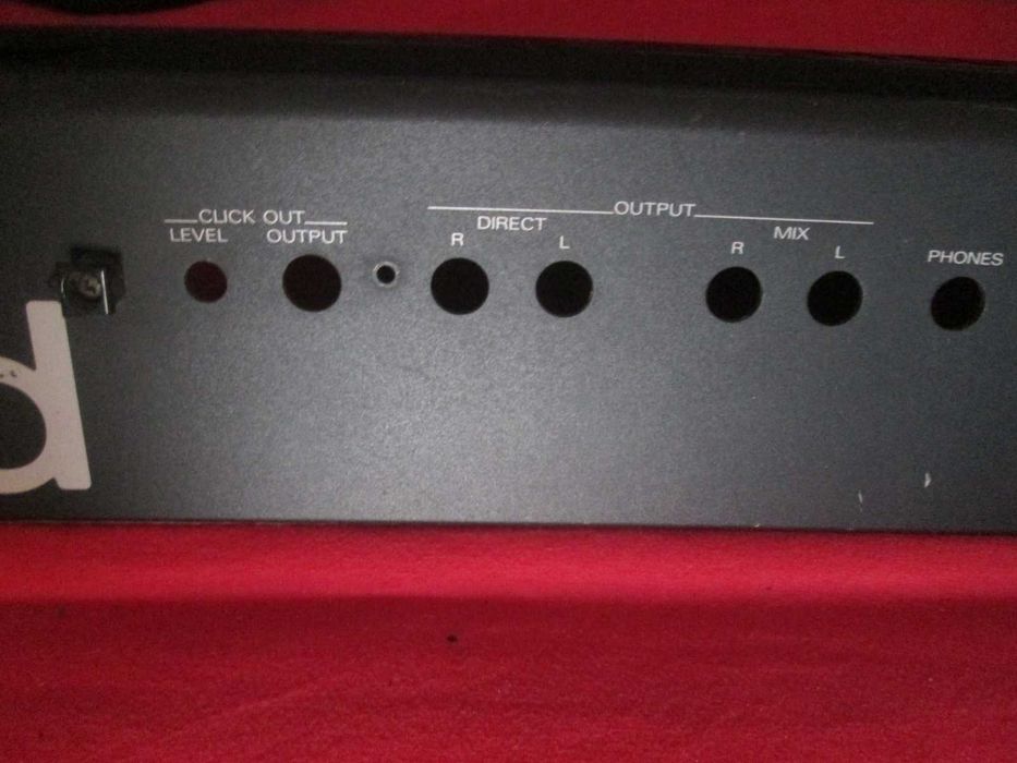 Exterior metálico de Roland XP80