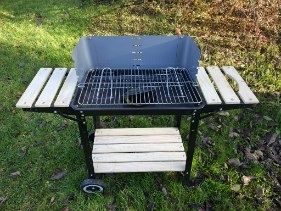 Grill ogrodowy metalowo drewniany