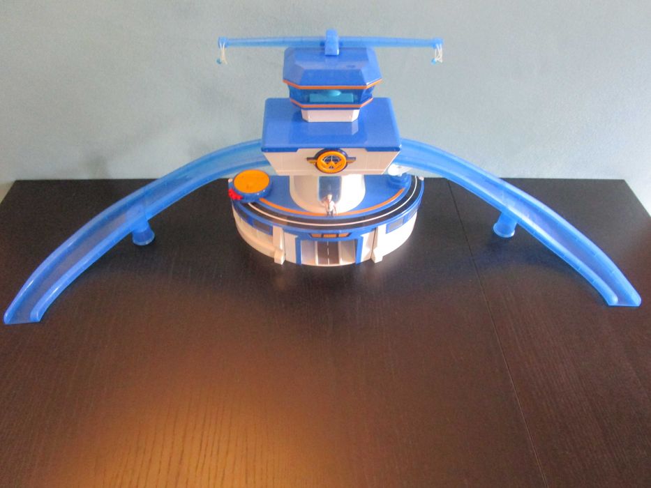 Aeroporto + 5 Mini Figuras Super Wings NOVAS, tudo original.
