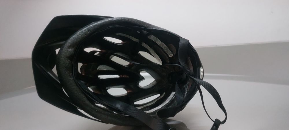 Capacete p/ ciclismo/btt/trotineta BELL