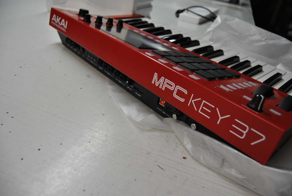 Syntezator Akai MPC Key 37.