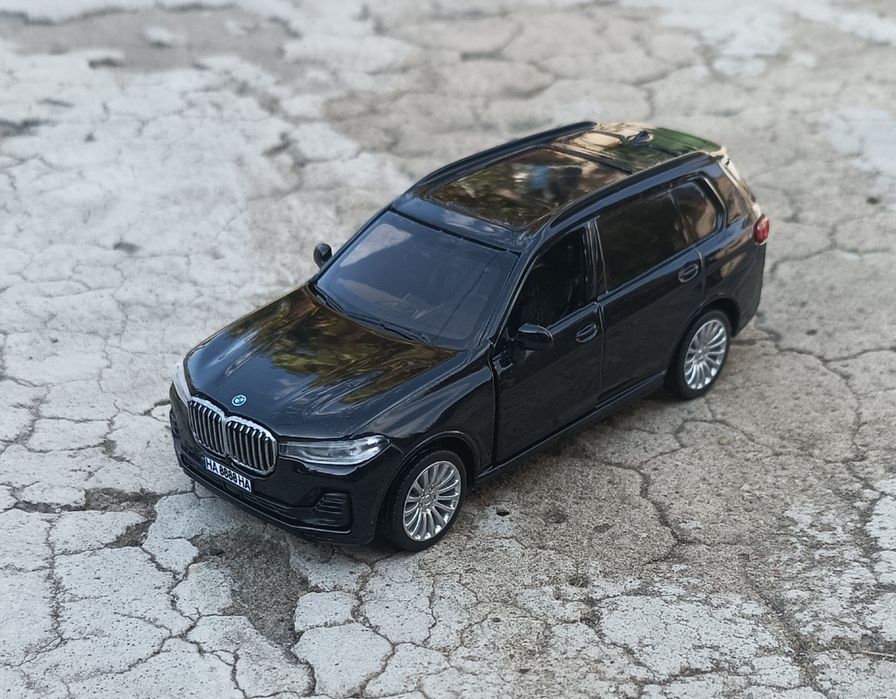 масштабная модель BMW X7 1:43 (1:44)