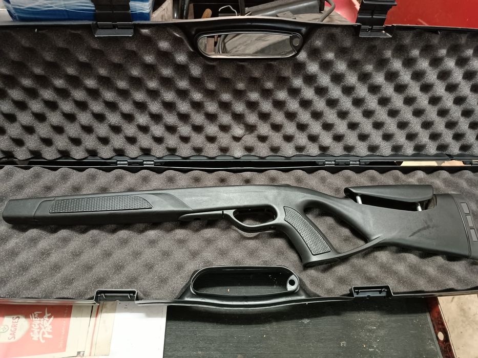 Coronha em polímero para gamo coyote como  nova