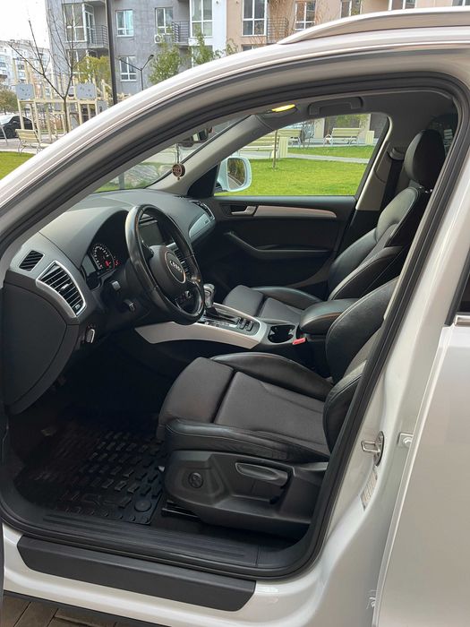AUDI Q5 офіційний, без пошкоджень