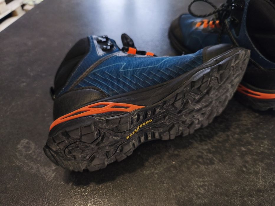 Sprzedam buty trekkingowe Elbrus roz.42