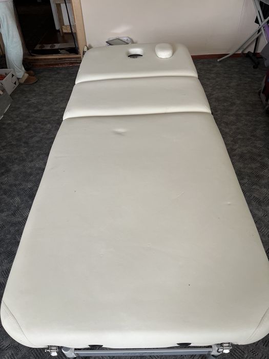 Продам массажный стол,кушетка косметологическая