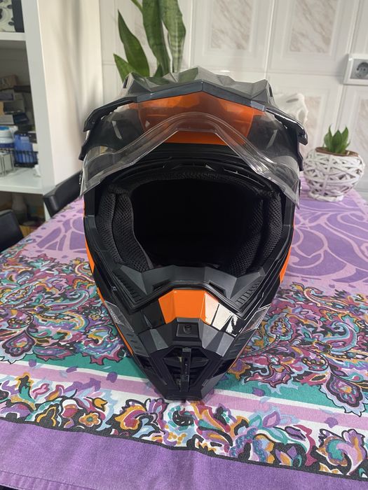 Capacete oneal laranja e preto