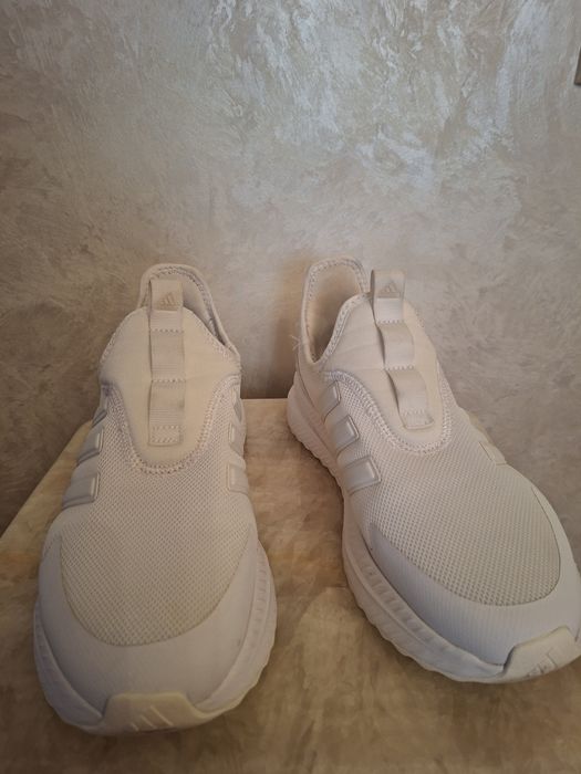 Жіночі кросівки adidas