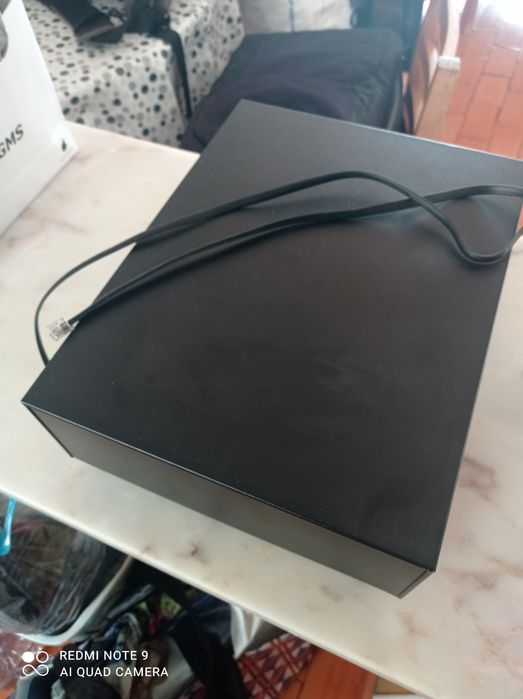 Caixa de moedas e notas. Marca Sitten, cm chaves, como nova