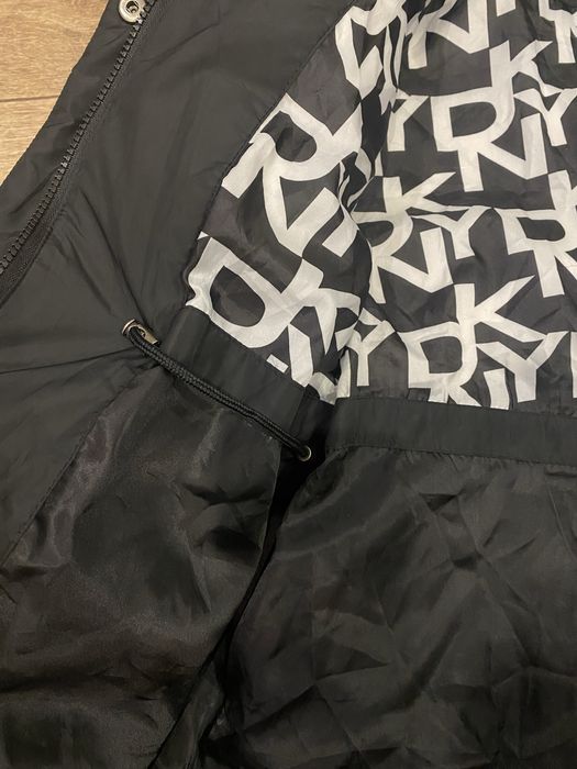 Курта зимова DKNY