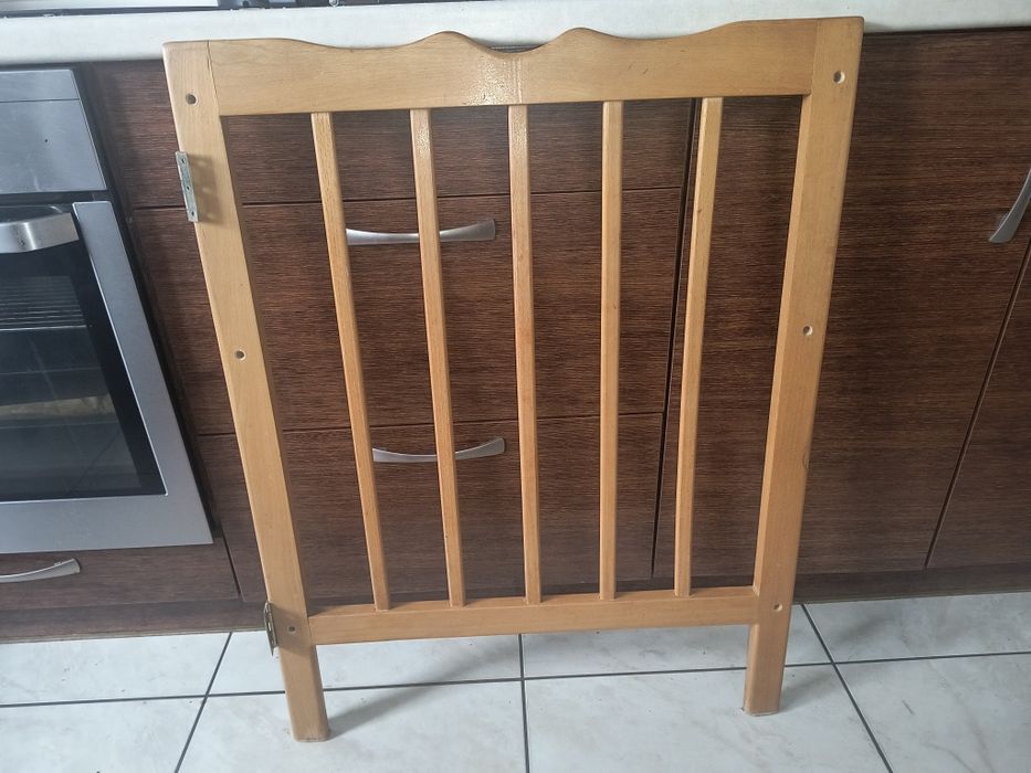Bramka zabezpieczająca do schodów