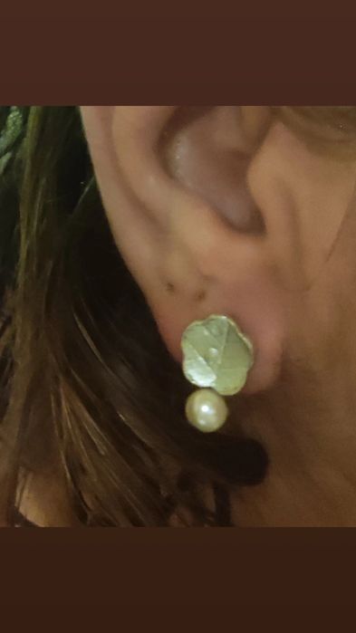 Brincos em forma de folha