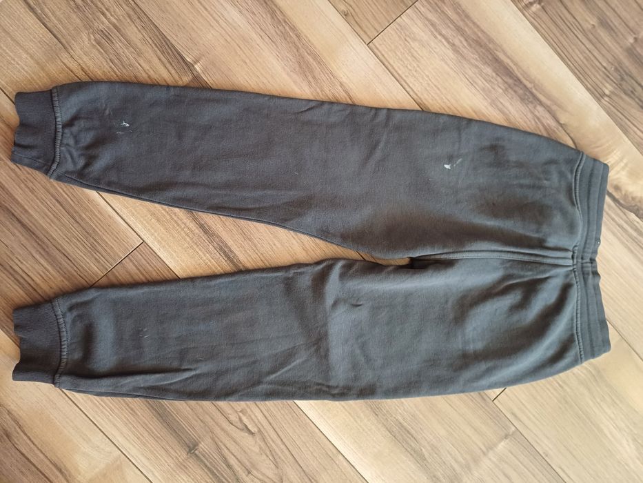 2 pary dresów, spodnie dresowe 134