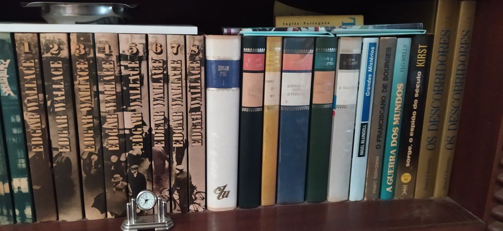 Vários livros de coleção e outros para venda