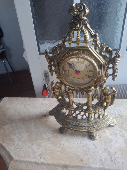 Relógio vintage todo trabalho de numeração romana de pilhas