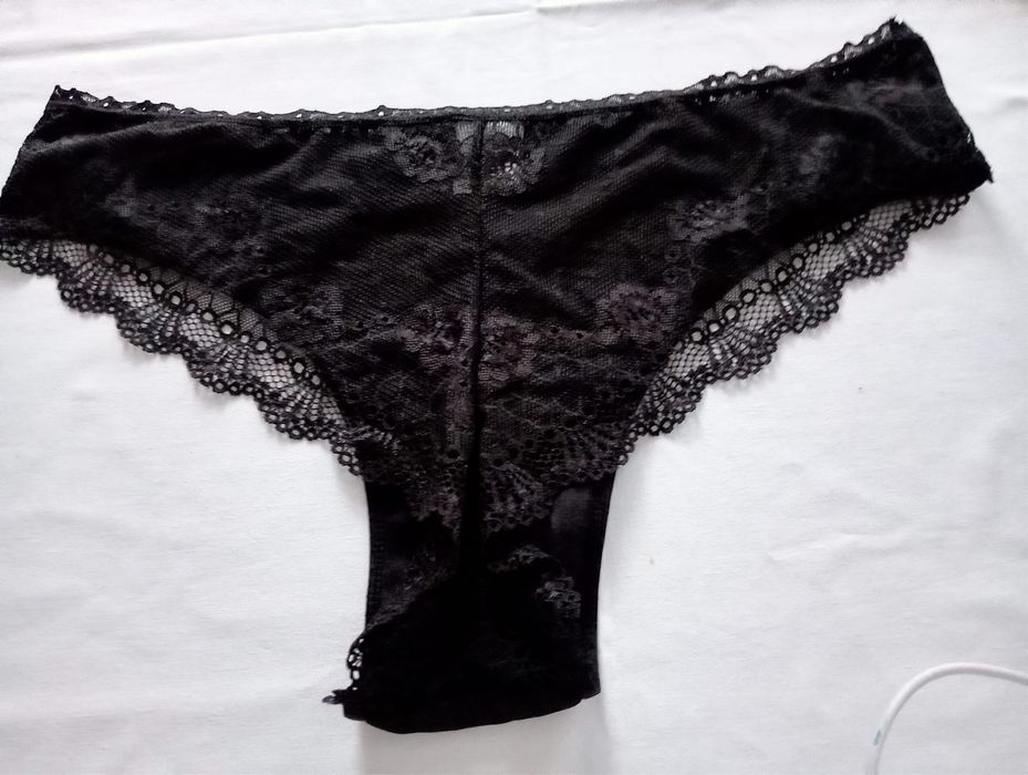 Nowe czarne majtki koronkowe rozmiar XL