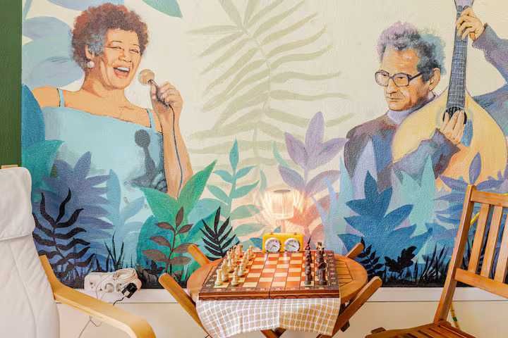 Quarto Vermelho para Arrendar ao Heroismo