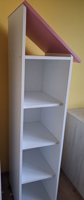 Regał półki skośny dach