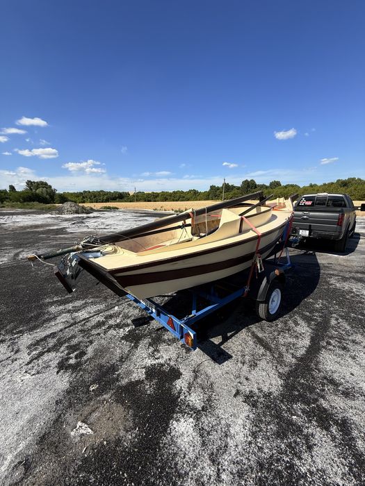 Яхта парусна моторна двух палубна с лафетом лавет катер