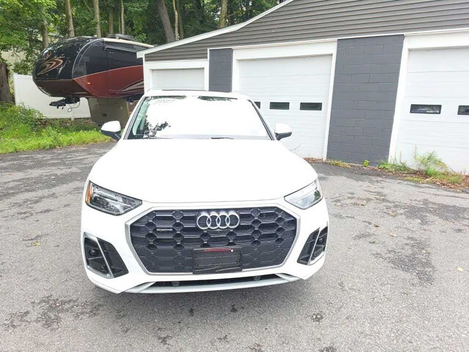 Audi Q5      2022