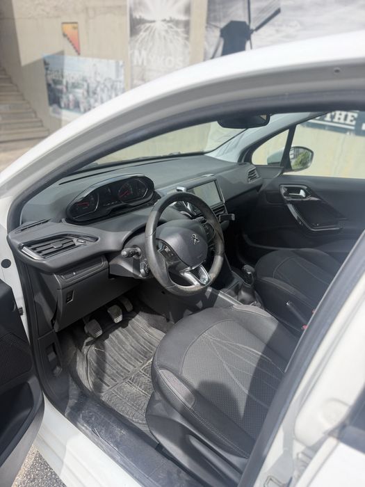 Peugeot 208.