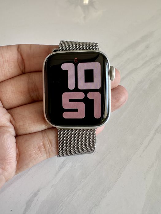 Apple Watch Series 5 40mm Prata +  Caixa + Carregador + 4 Pulseiras Extras