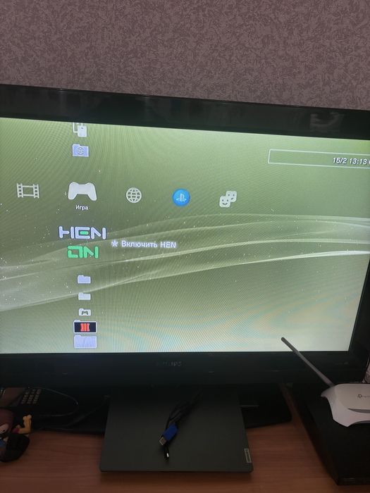 PS3 с додатковими контролерами