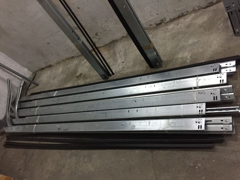 Prowadnice do bram segmentowych dla wys. 3,30 m ZESTAW - 023