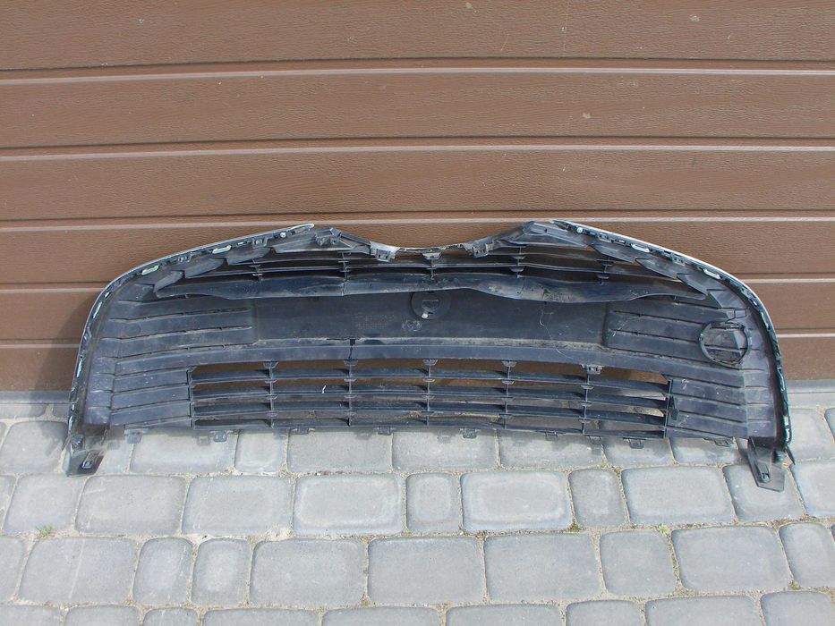 Toyota yaris III 14-17  atrapa grill kratka zderzaka przód
