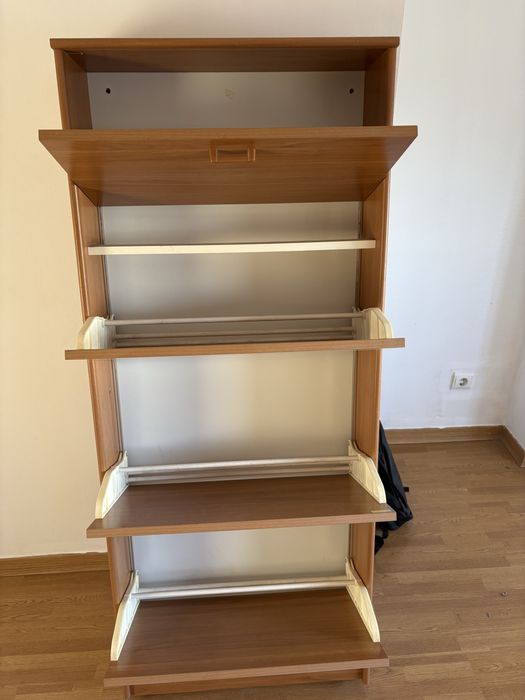 Sapateira de parede em otimo estado