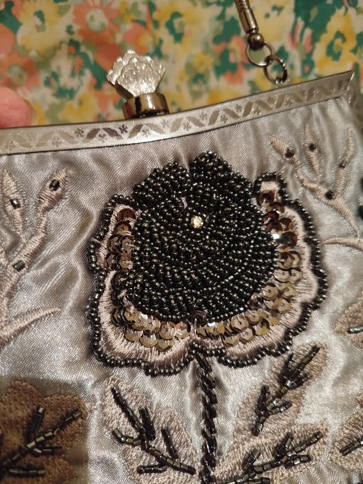 Жіноча вінтажна сумочка вишита бісером
