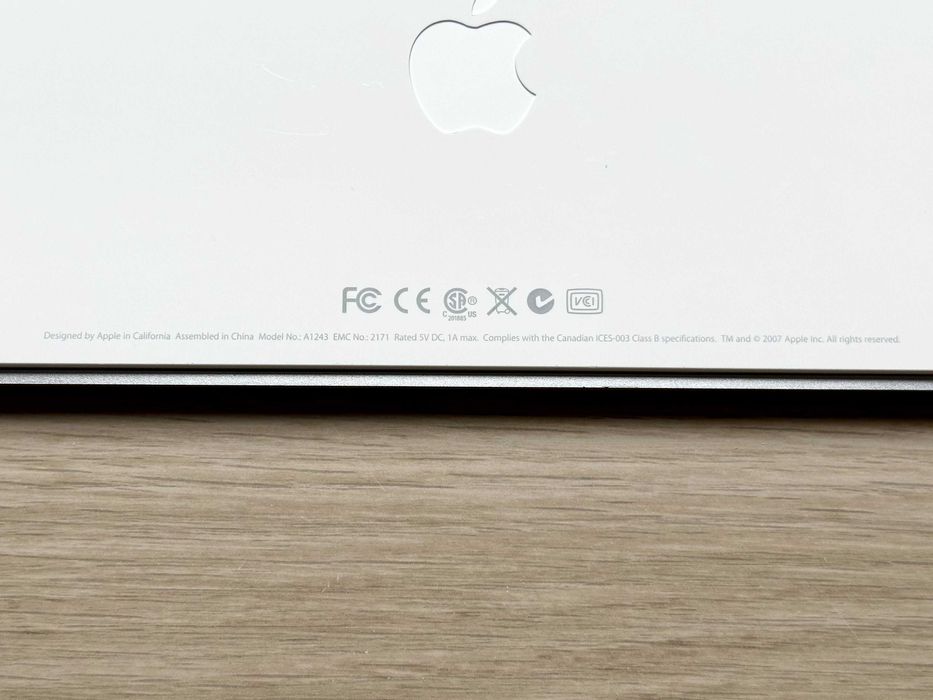 Apple Magic Keyboard A1243 USB – QWERTY – W pełni sprawna