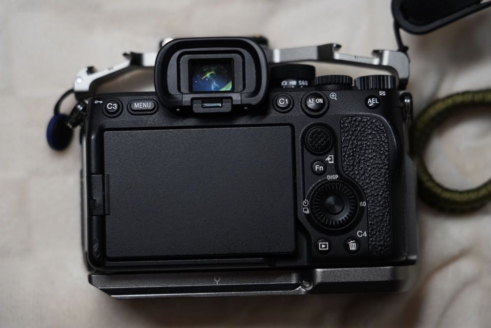 Sony a7 IV com 4000 disparos + extras