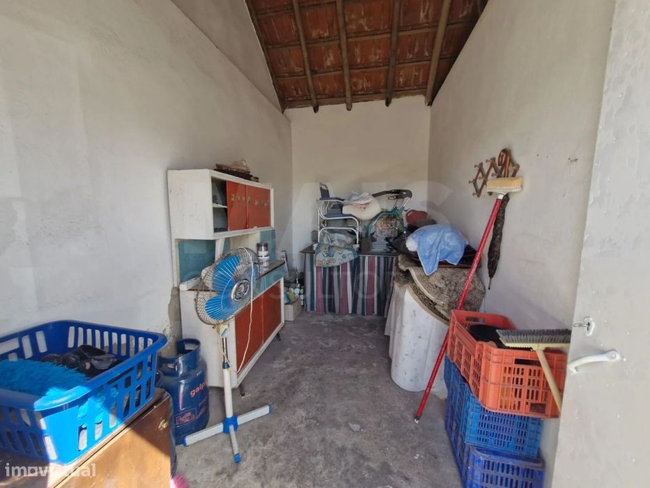 Quintinha com Moradia T2, Anexo/Armazém e Terreno de 1.247 m² em Fo...