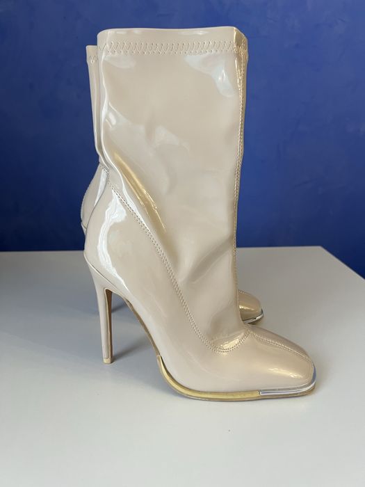 Лаковані ботильйони Zara