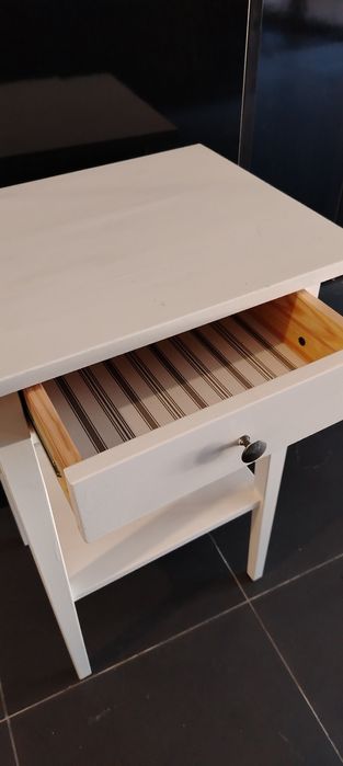 Mesa lateral IKEA