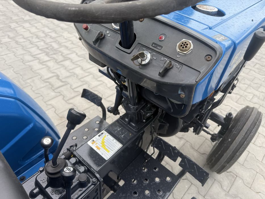 Японський трактор Mitsubishi D1550