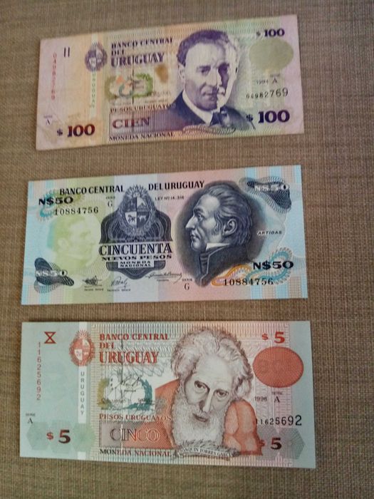 URUGUAI 3 Notas 2 SÃO NOVAS - NÃO Circuladas e 1 BEM Conservadas conforme as fotos