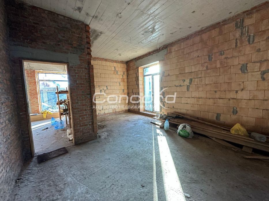 Оболонь. КМ "Чорнобилець-Оболонь", 6-та Лінія, 13. Продам будинок